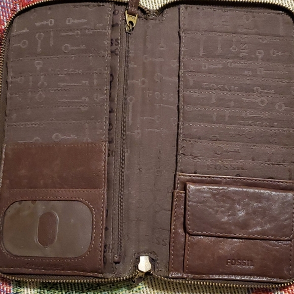 Fossil zip-around - Picture 3 of 4